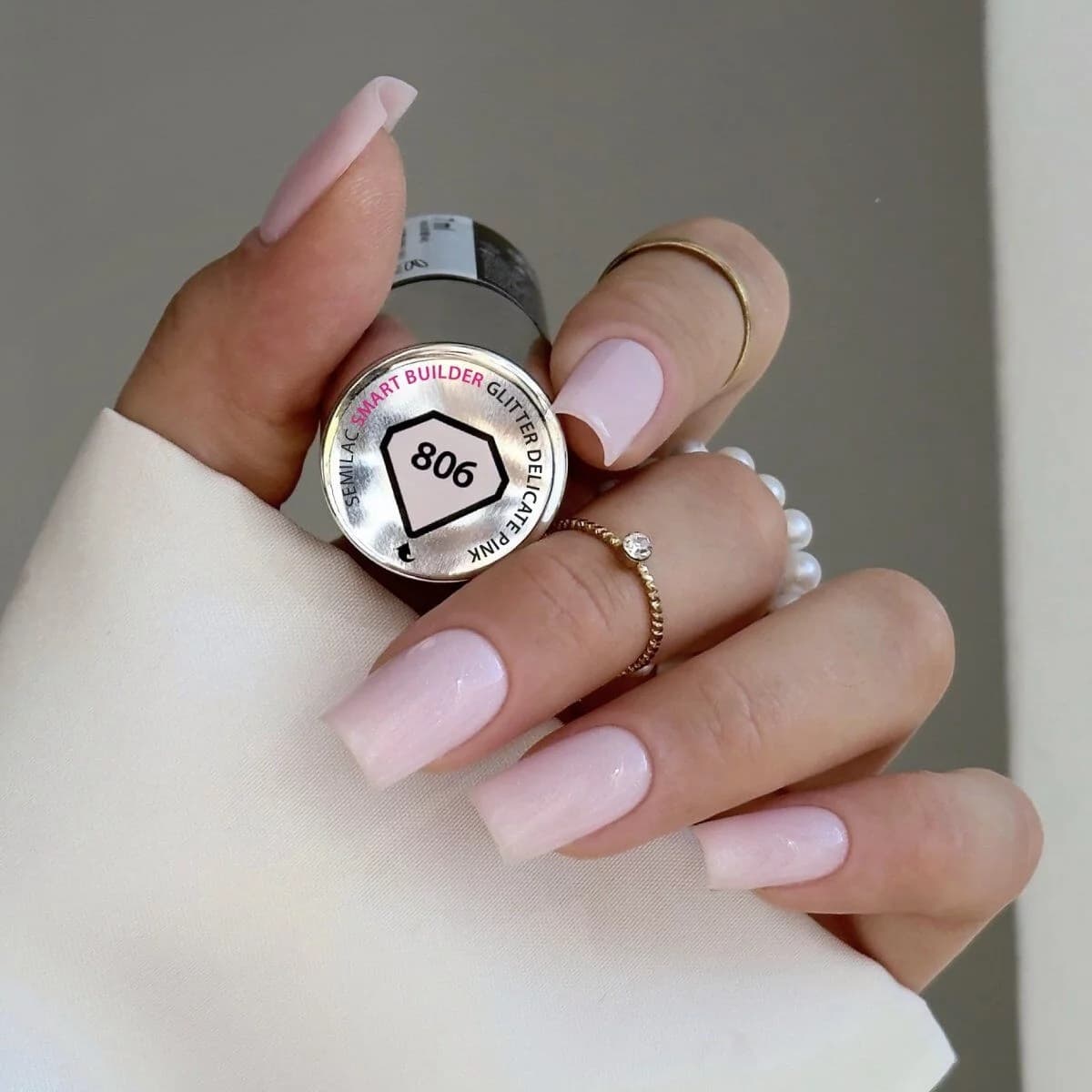 Swatch Smart Builder vernis semi permanent _8en1 Semilac - 806 Glitter Delicate Pink