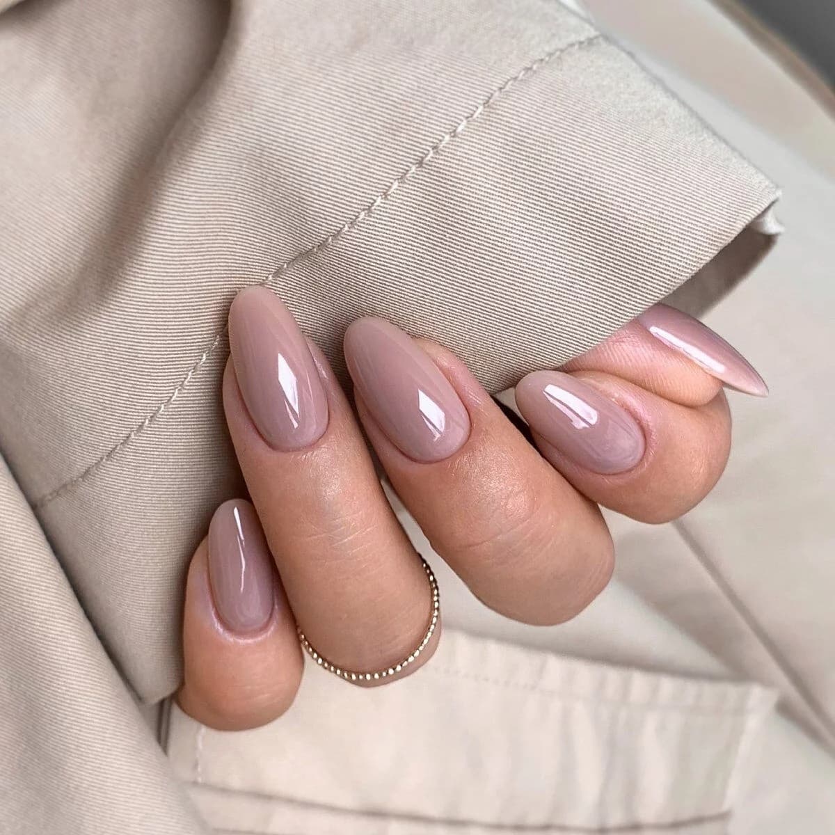 Manucure avec Smart Builder vernis semi permanent _8en1 Semilac - 815 Delicate Mocca