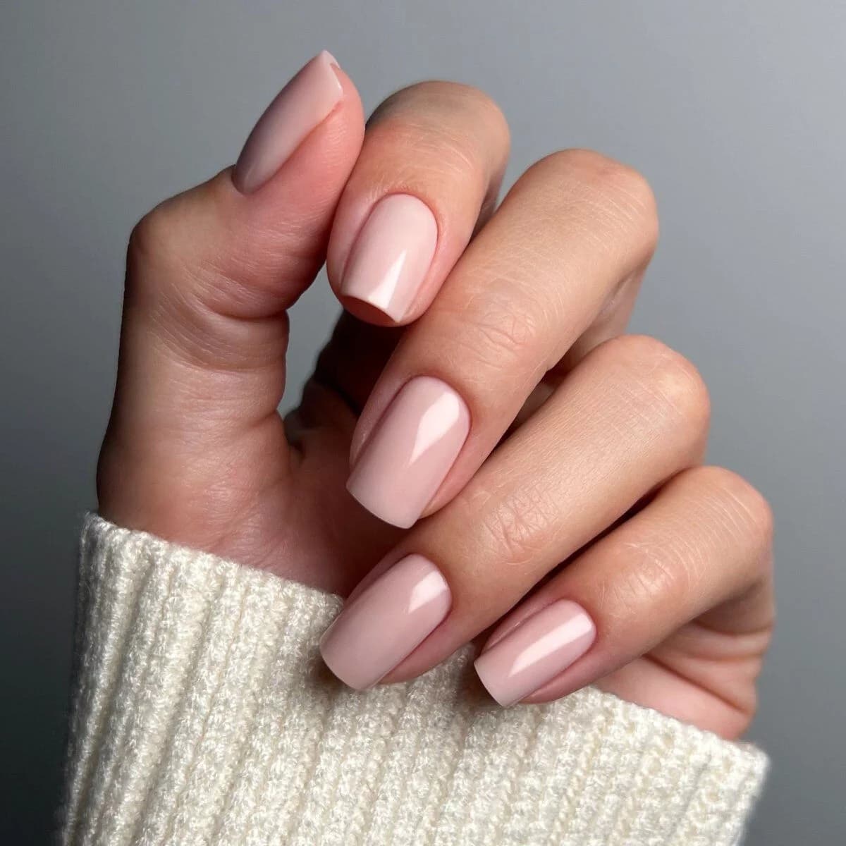 Manucure avec Builder vernis semi permanent _8en1 Semilac - 816 Pale Nude