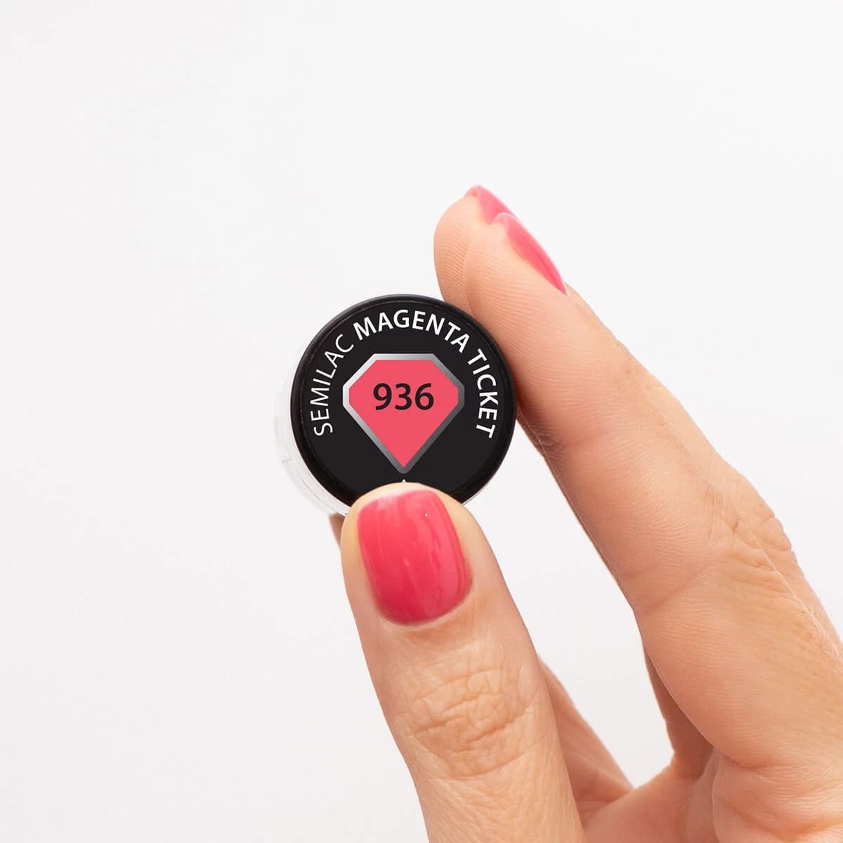 Swatch du vernis semi-permanent 936 Magenta Ticket de Semilac