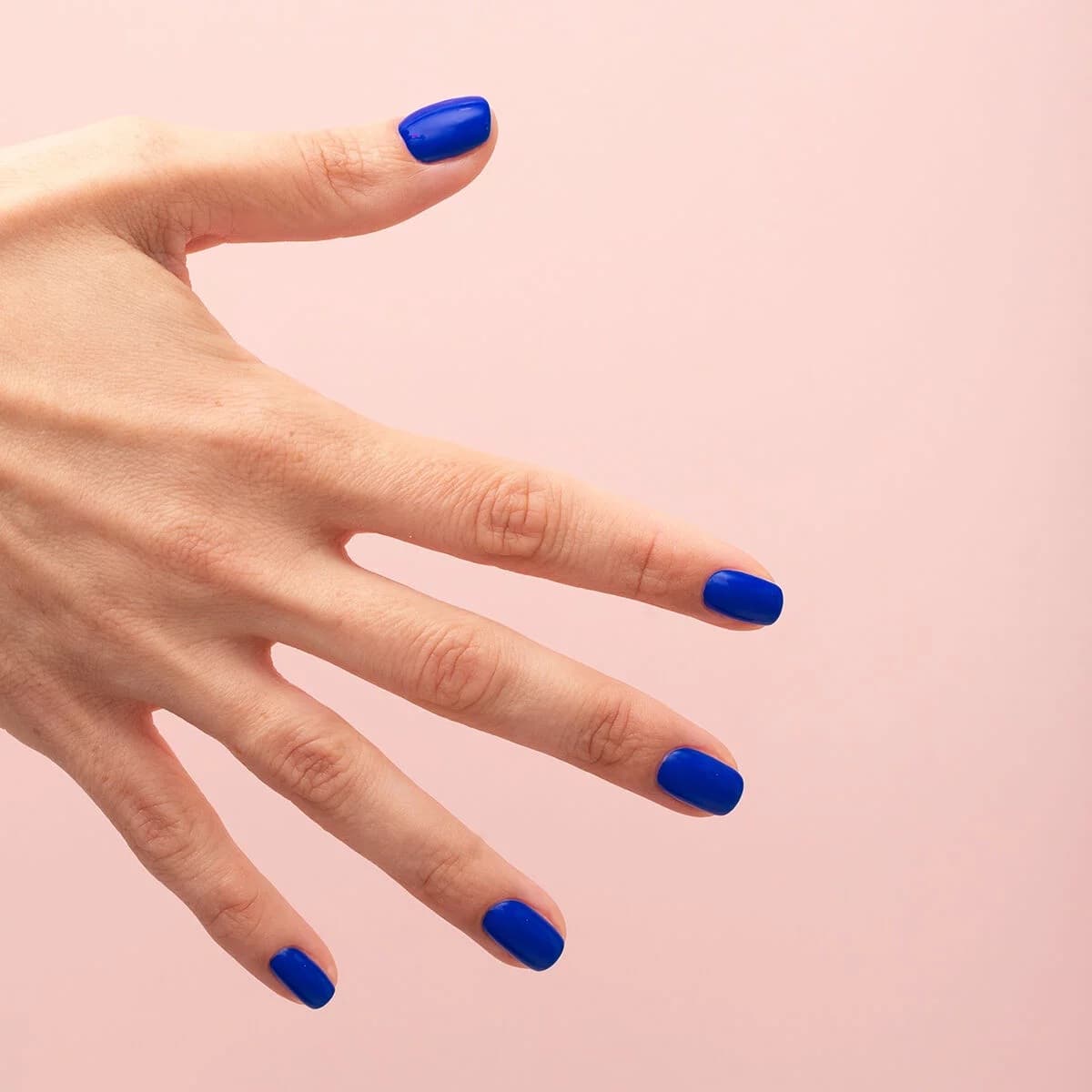Manucure avec le Vernis semi-permanent 938 Electric Rave de Semilac