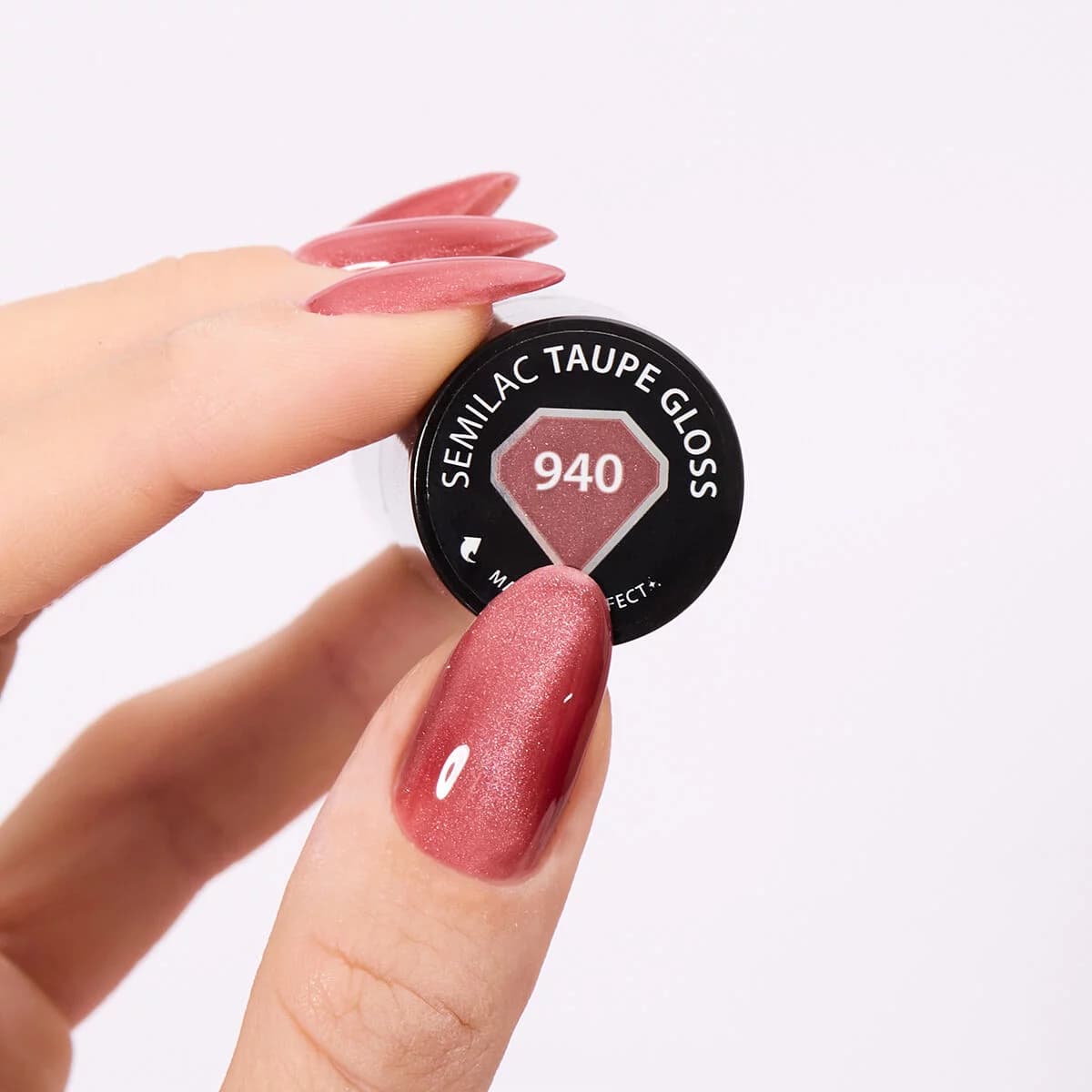 Swatche Semilac - Vernis semi-permanent 940 Taupe Gloss - 7 ml