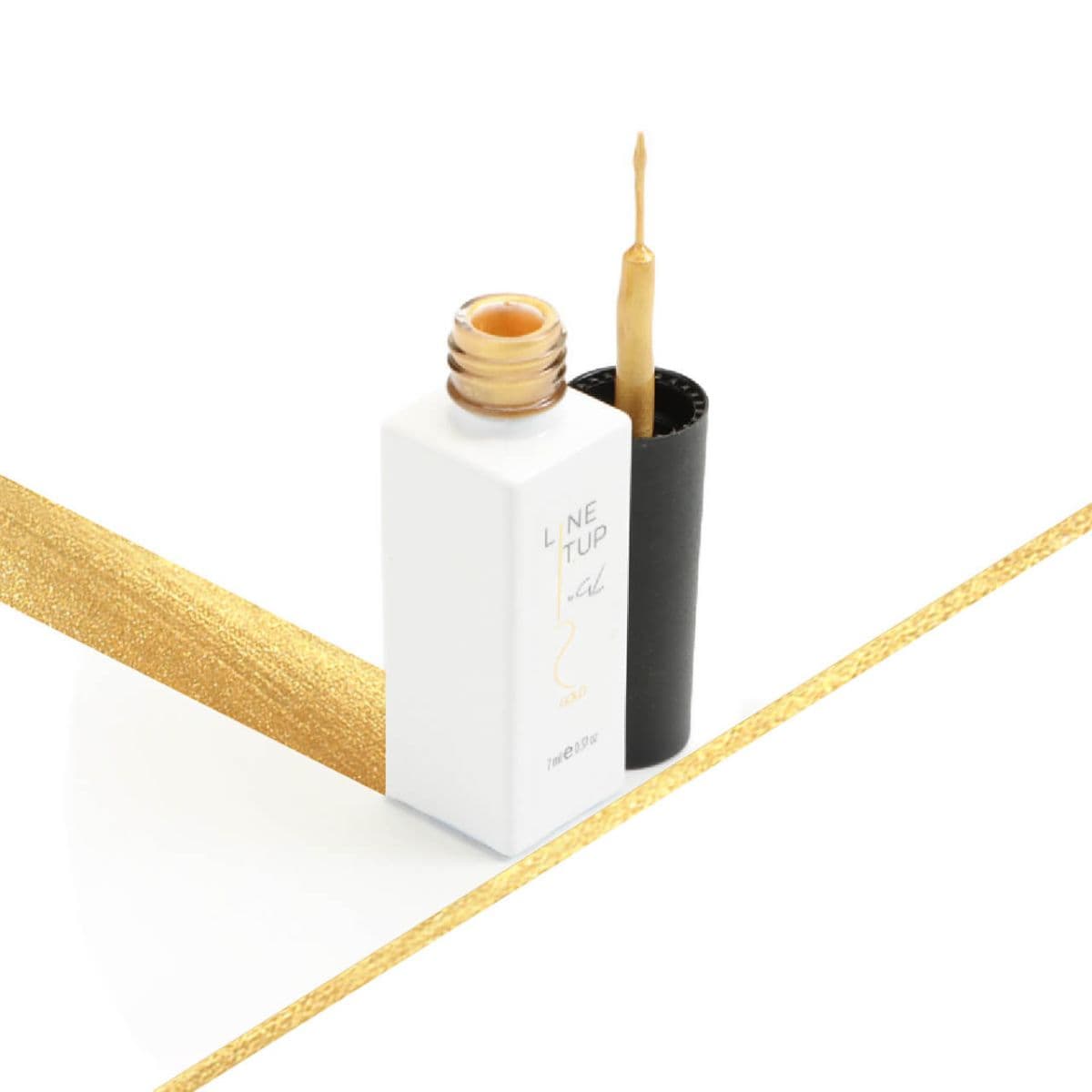 Gel Liner Gold GEL.IT.UP utilisé pour tracer un sourire de French Manucure parfait sur un ongle.