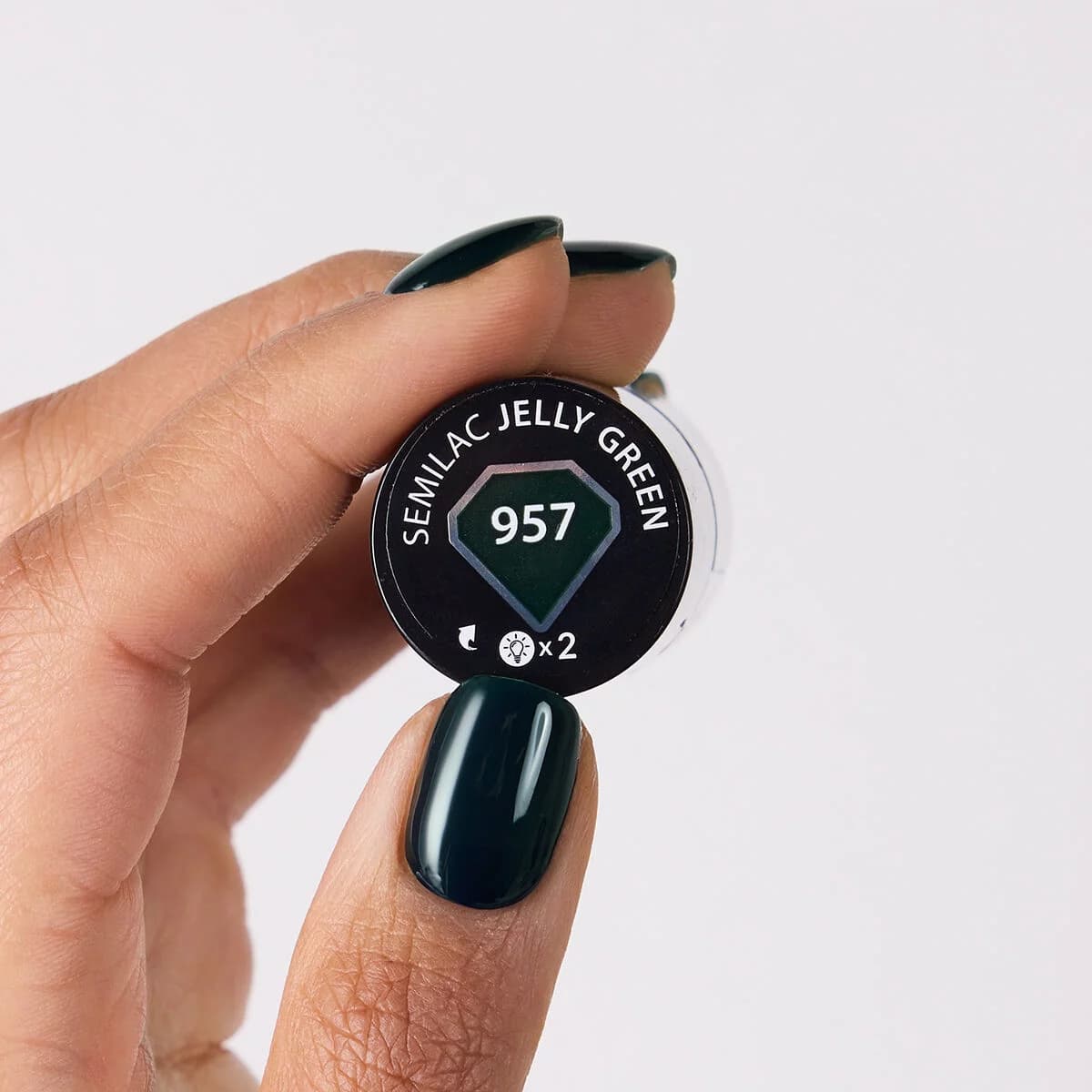 Swatch Semilac – Vernis semi-permanent 957 Jelly Green, un vert en semi-transparence avec un effet Jelly.