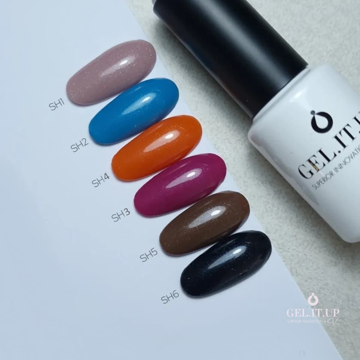 Nuanciers de la collection Shimmer Color de GEL.IT.UP. Un nude, un bleu, un orangé, un magenta foncé, un brun, un noir enrichis de fines paillettes pour un effet subtilement irisé.