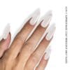 Manucure avec la 5-en-1 Superior Base Coat - Iridescent Milky Flakes de GEL.IT.UP. Une rubber base laiteuse avec des particules roses et dorées.