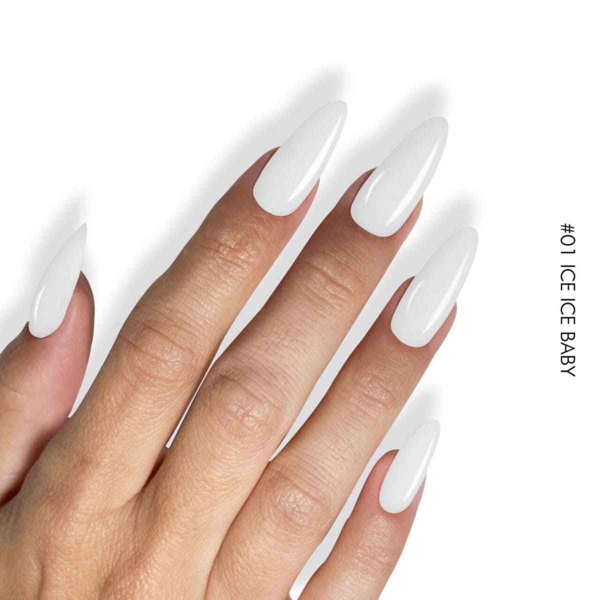Manucure avec le Vernis semi-permanent 01 Ice baby – 11ml GEL.IT.UP , un blanc froid.